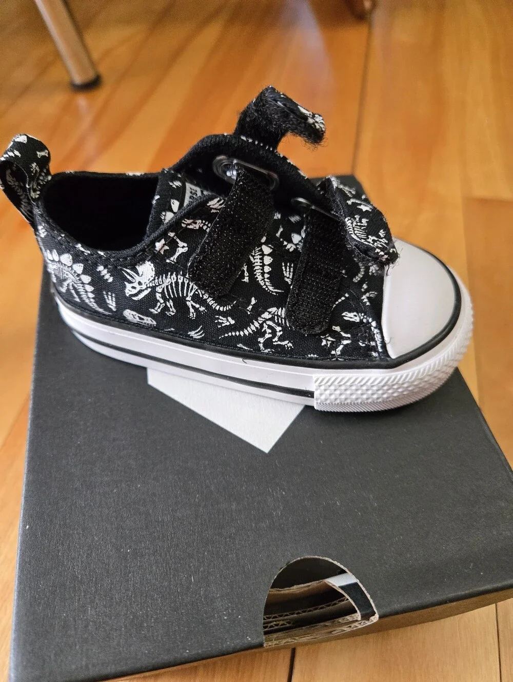 NWT- Size 4-Converse Kids Black & White Dinosaur Print Velcro Low Top Sneakers